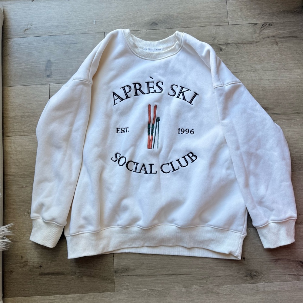 Apres Ski Pullover crewneck cozy oversized fleece sweatshirt embroidered cream M